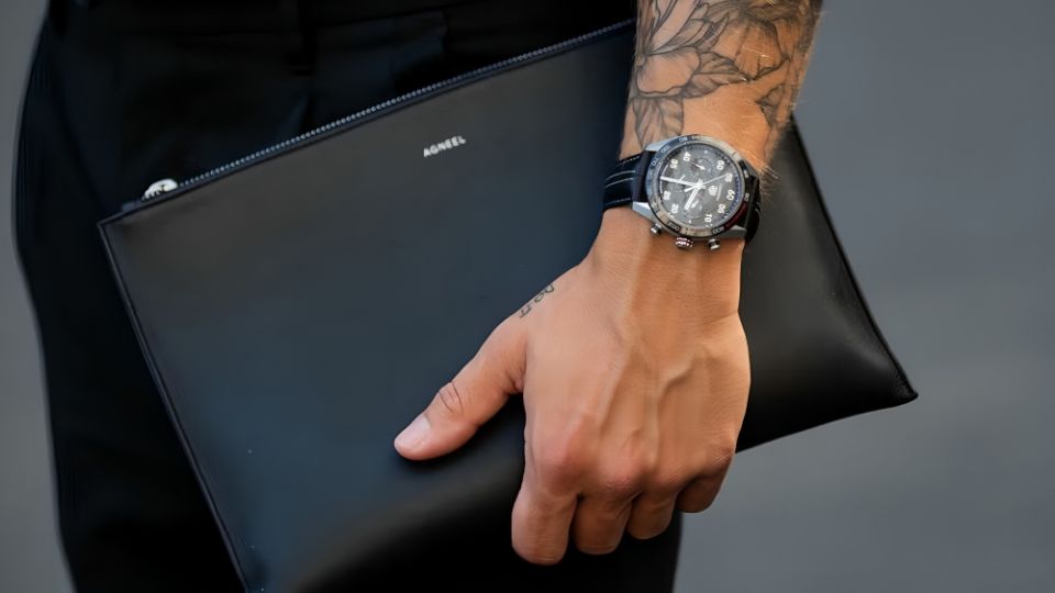 un reloj adecuado puede ser una extensión del estilo personal de un hombre.