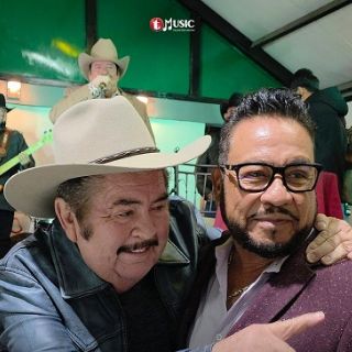 Eliseo Robles festeja su cumpleaños rodeado de grandes leyendas