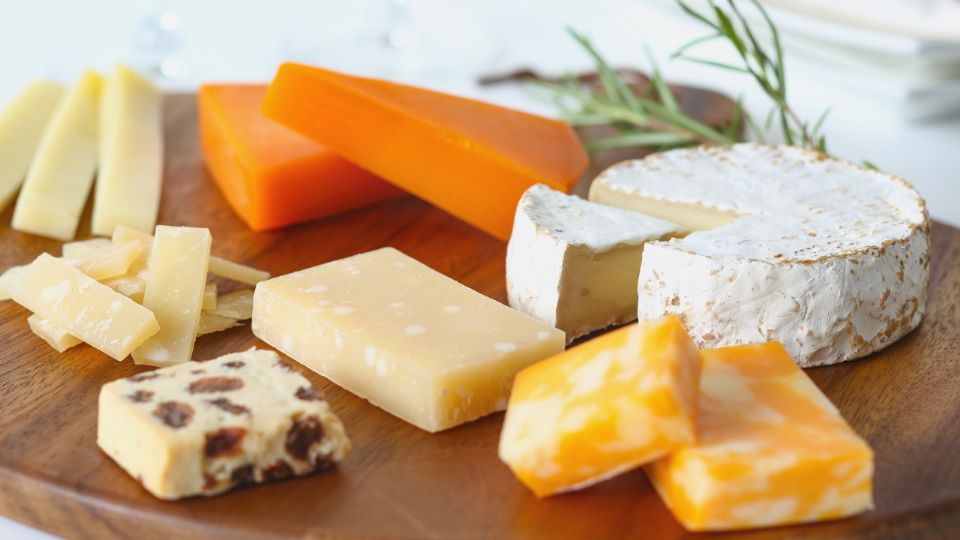 Marcas de queso tipo americano en México fueron analizadas por su contenido de grasa, proteína y presencia de almidón.