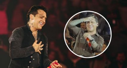 Fans de Christian Nodal descubren “extraña” señal del cantante durante concierto VIDEO