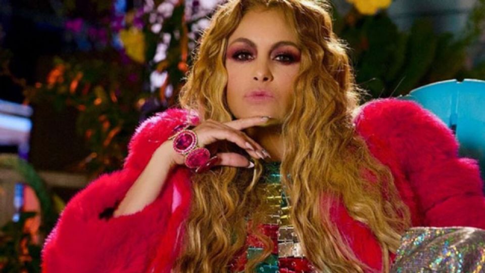 Paulina Rubio discrimina a joven