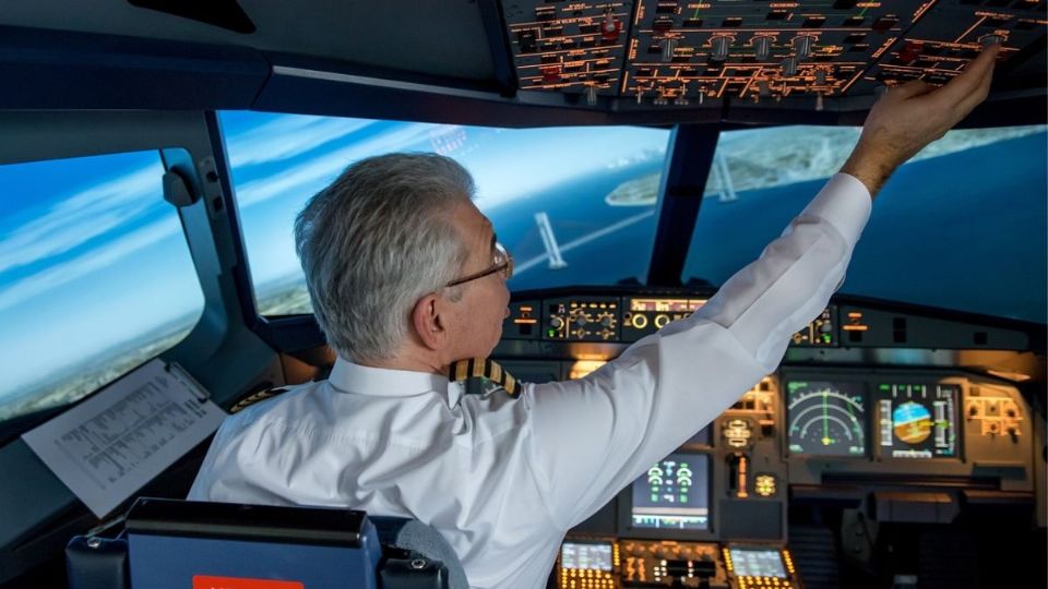 Cuál es el salario mensual de un piloto de avión