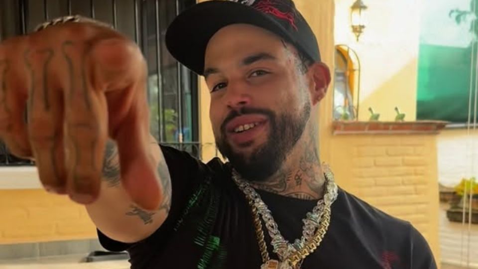 El hijo mayor de Pepe Aguilar sigue causando furor en las redes sociales.