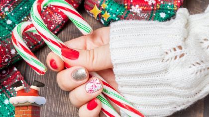 Las uñas y colores que serán tendencia en Navidad 2025