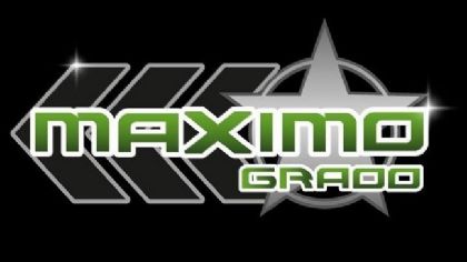 Christian Félix recibe presente por certificación de Oro de la RIAA