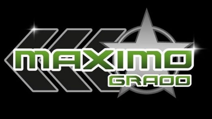 Christian Félix recibe presente por certificación de Oro de la RIAA