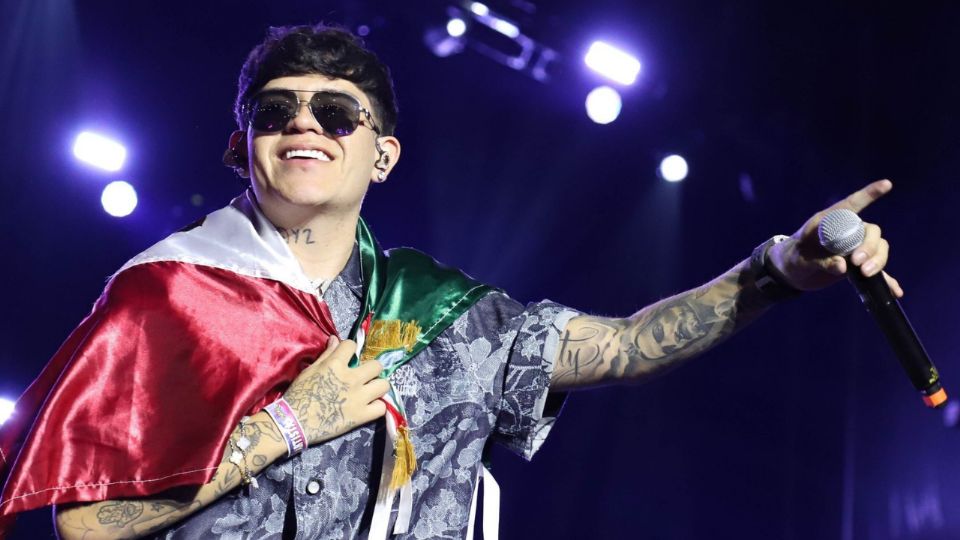 En un concierto de Junior H el ambiente se salió de control cuando dos mujeres comenzaron a pelearse.