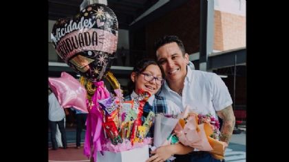 Edwin Luna asiste a graduación de su hija Dasha