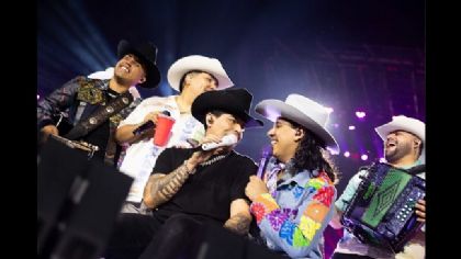 Grupo Firme impresiona al interpretar sus temas con orquesta