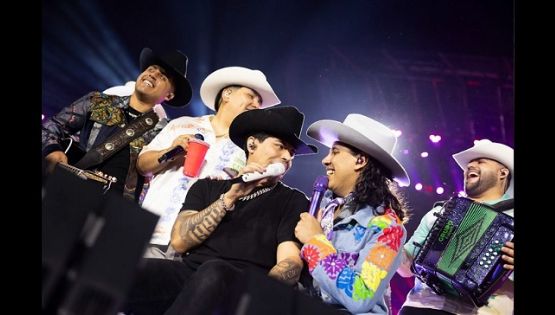 Grupo Firme impresiona al interpretar sus temas con orquesta
