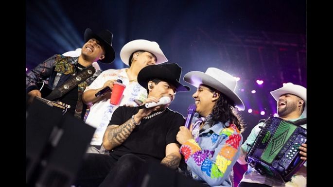 Grupo Firme impresiona al interpretar sus temas con orquesta