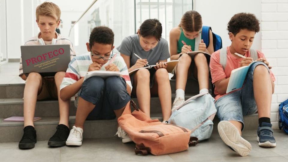 Profeco recomienda a los consumidores priorizar la calidad y la seguridad de los útiles escolares sobre los diseños atractivos o personajes de moda