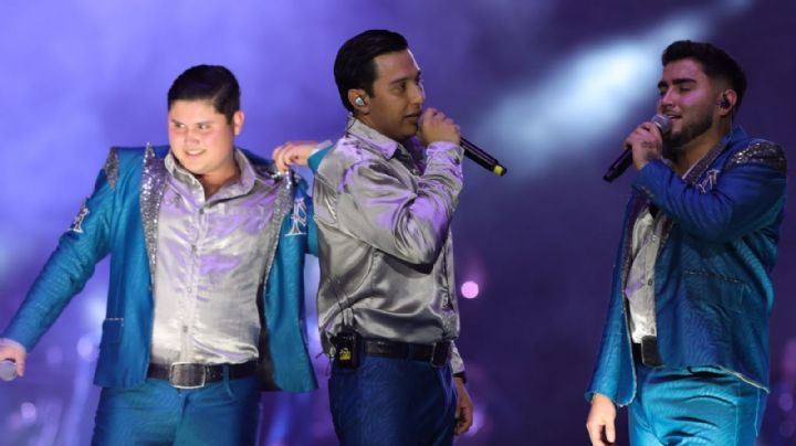 VIDEO | La Arrolladora Banda El Limón olvida a vocalista tras presentación; Así fue el divertido mom