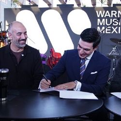 Raúl Hernández Jr firma con Warner Music México