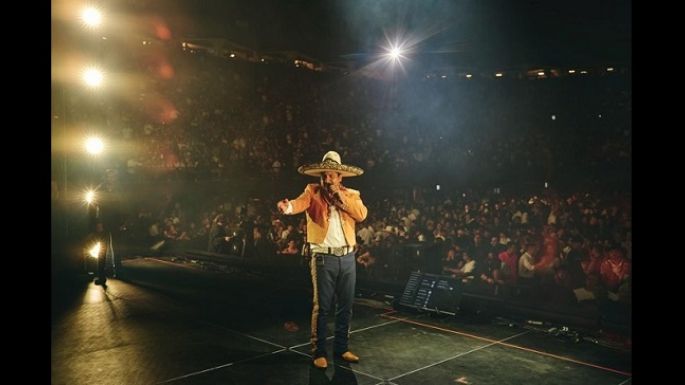 Noche explosiva en Bogotá con Julión Álvarez