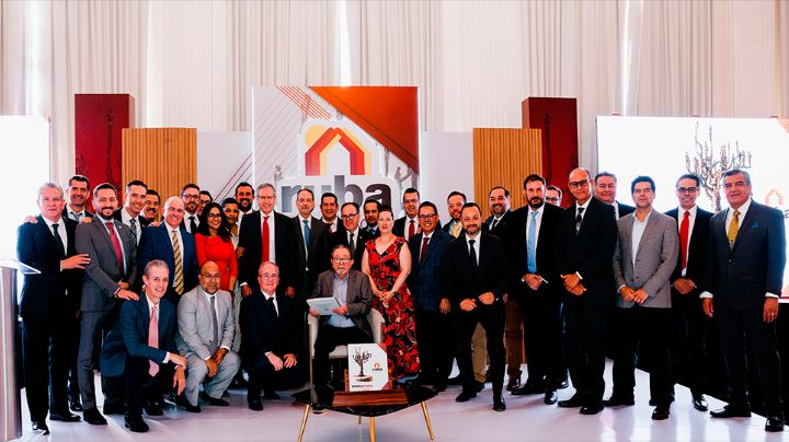 Presenta Ruba su Manual de Cultura para celebrar su 46 Aniversario